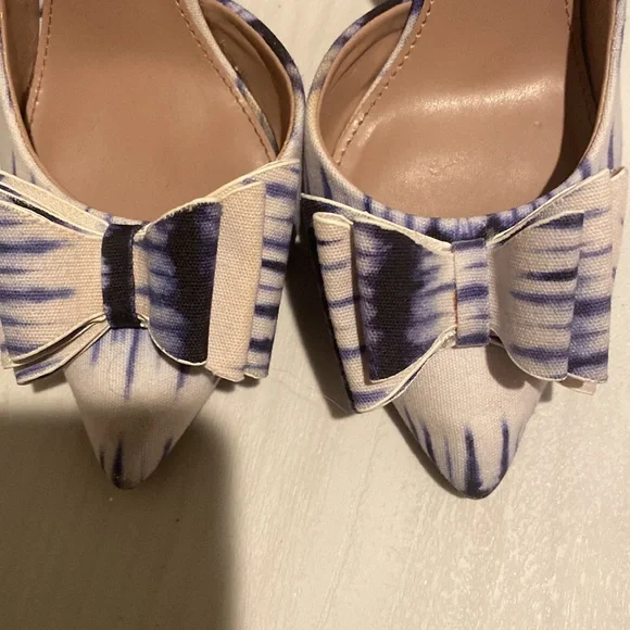 Betsey Johnson/ Tri Bow Heels/6.5 - Picture 6 of 7